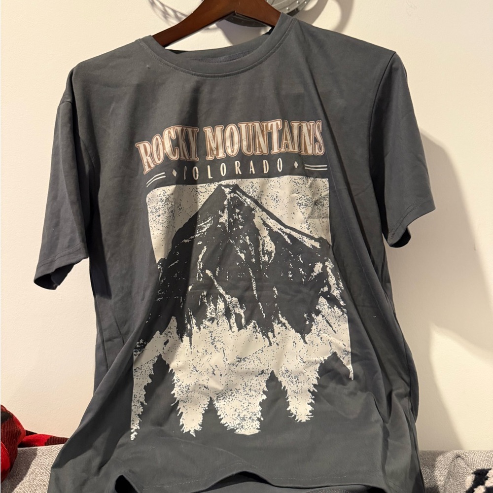 Rocky Mountains Graphic Gray T-Shirt